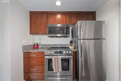123 N Hayden Bay Dr, Portland, OR 97217 - Photo 16