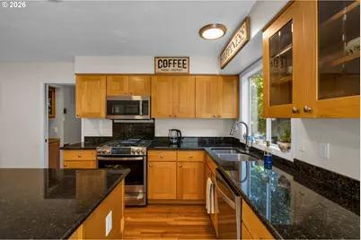 16111 Lindsay Ct, Lake Oswego, OR 97035 - Photo 12