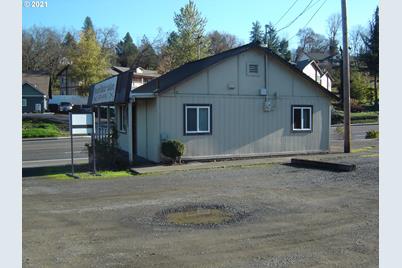 320 NW Main St, Winston, OR 97496 - Photo 1