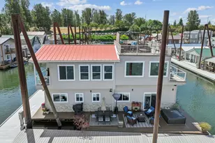 19609 NE Marine Dr, Portland, OR 97230 - Photo 38