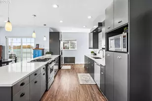 19609 NE Marine Dr, Portland, OR 97230 - Photo 8