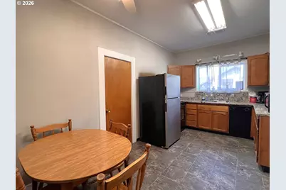 432 Cedar St, Myrtle Point, OR 97458 - Photo 8