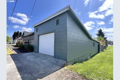 432 Cedar St, Myrtle Point, OR 97458 - Photo 2
