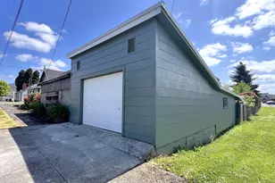 432 Cedar St, Myrtle Point, OR 97458 - Photo 2