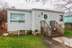 11 S Thielsen St, Echo, OR 97826 - Photo 2