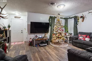 11 S Thielsen St, Echo, OR 97826 - Photo 6