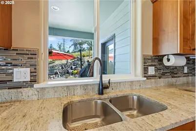 895 Valley Vista St, Sutherlin, OR 97479 - Photo 18