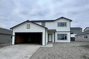 879 NE Laurel Spgs Dr, Hermiston, OR 97838 - Photo 2