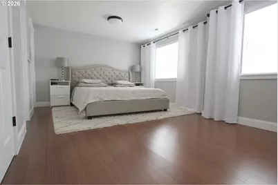 14225 SE Center St, Portland, OR 97236 - Photo 18
