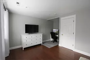 14225 SE Center St, Portland, OR 97236 - Photo 20