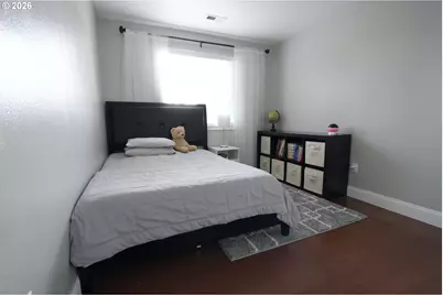 14225 SE Center St, Portland, OR 97236 - Photo 10