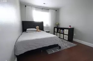 14225 SE Center St, Portland, OR 97236 - Photo 10