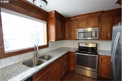 14225 SE Center St, Portland, OR 97236 - Photo 6