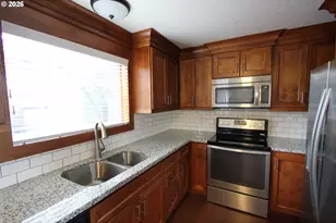 14225 SE Center St, Portland, OR 97236 - Photo 6