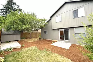 14225 SE Center St, Portland, OR 97236 - Photo 24