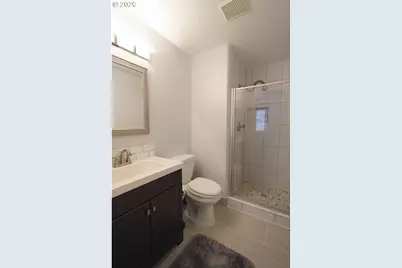 14225 SE Center St, Portland, OR 97236 - Photo 22