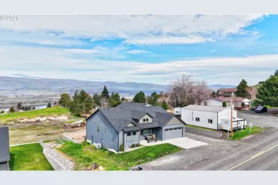 2549 E 18th St, The Dalles, OR 97058 - Photo 2