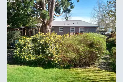 575 N Locust St, Canby, OR 97013 - Photo 2