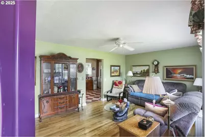 575 N Locust St, Canby, OR 97013 - Photo 6