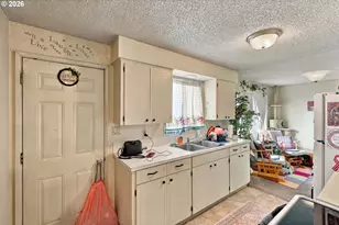 423 7th Ave, Coos Bay, OR 97420 - Photo 26