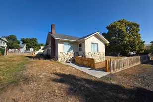 614 Staats Ave, Maupin, OR 97037 - Photo 2