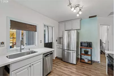 8318 SE Knapp St, Portland, OR 97266 - Photo 12