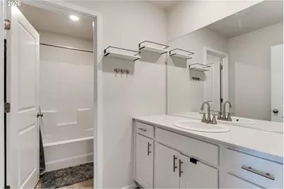 2932 V St, Springfield, OR 97477 - Photo 32