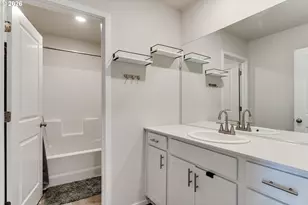 2932 V St, Springfield, OR 97477 - Photo 32