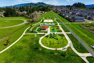 2932 V St, Springfield, OR 97477 - Photo 48