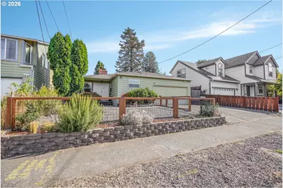7927 N Edison St, Portland, OR 97203 - Photo 2