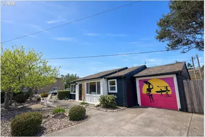 1317 7th St, Florence, OR 97439 - Photo 2