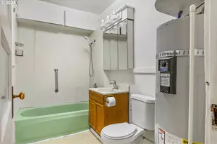 385 24th St, Salem, OR 97301 - Photo 10