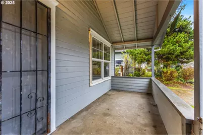 385 24th St, Salem, OR 97301 - Photo 4