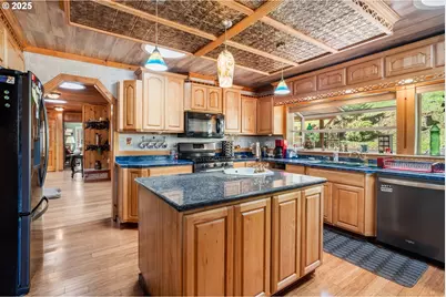 520 Brimstone Rd, Wolf Creek, OR 97497 - Photo 6