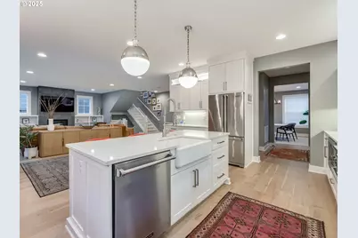 2416 NE Regents Dr, Portland, OR 97212 - Photo 14