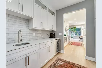 2416 NE Regents Dr, Portland, OR 97212 - Photo 16