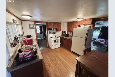 827 E 11th St, Coquille, OR 97423 - Photo 22