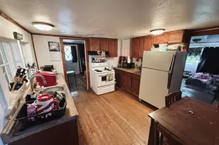 827 E 11th St, Coquille, OR 97423 - Photo 22