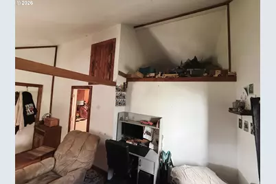 827 E 11th St, Coquille, OR 97423 - Photo 32