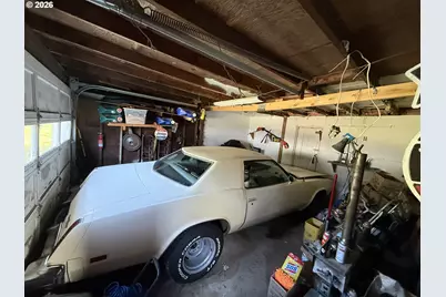 827 E 11th St, Coquille, OR 97423 - Photo 16