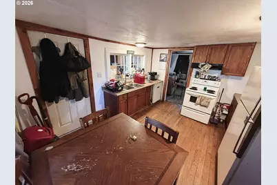 827 E 11th St, Coquille, OR 97423 - Photo 24