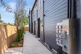 2073 SE Harold St, Portland, OR 97202 - Photo 2