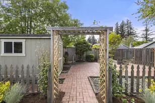 2471 NE Lindsey Dr, Hillsboro, OR 97124 - Photo 38