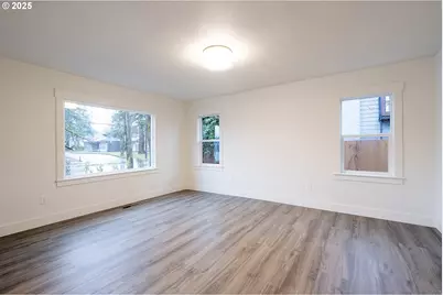 11129 SE Stark St, Portland, OR 97216 - Photo 4