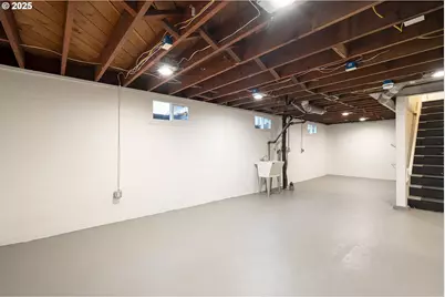 11129 SE Stark St, Portland, OR 97216 - Photo 16