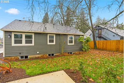 11129 SE Stark St, Portland, OR 97216 - Photo 20