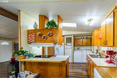 658 S 57th St #67, Springfield, OR 97478 - Photo 12