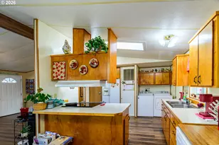 658 S 57th St, Springfield, OR 97478 - Photo 12