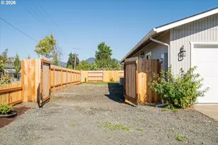6916 D St, Springfield, OR 97478 - Photo 28