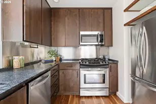 245 SW Meade St, Portland, OR 97201 - Photo 12